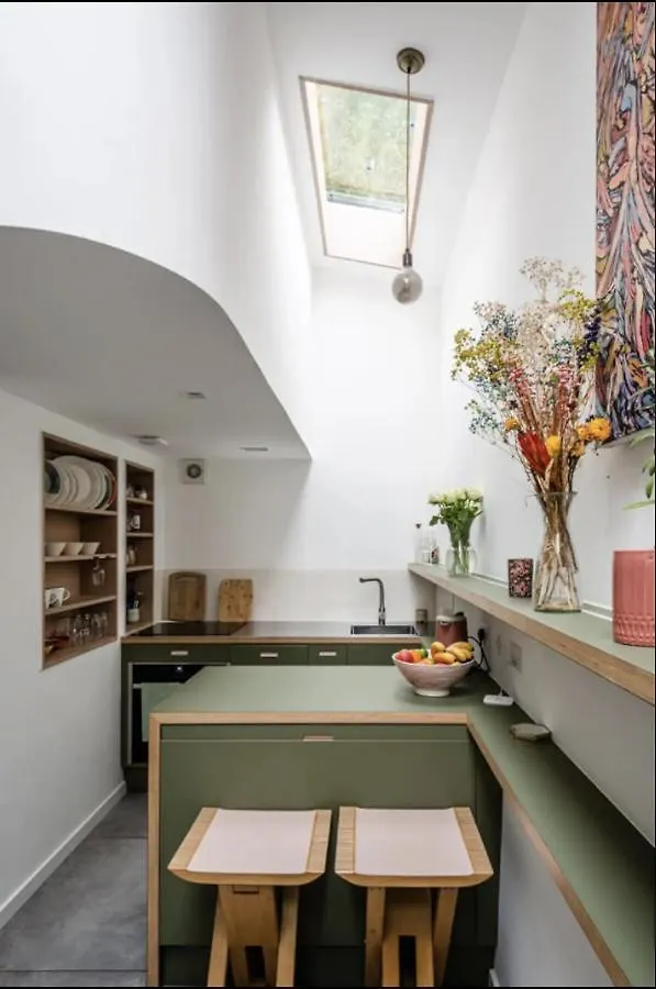 Entire Home On Victoria Park London