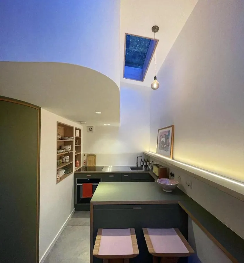Entire Home On Victoria Park London Apartment