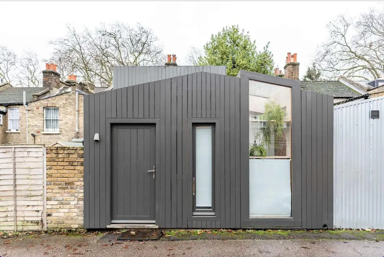Entire Home On Victoria Park contacts